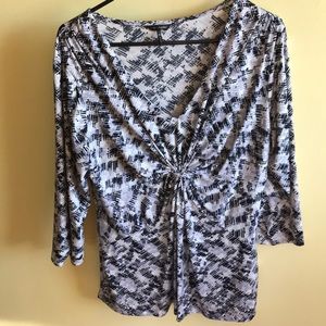 3/4 sleeve black/gray/white Daisy Fuentes top